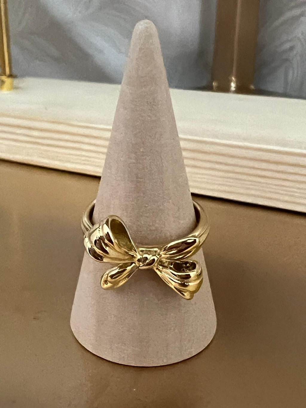 ANELLO FIOCCO MARTELLATO